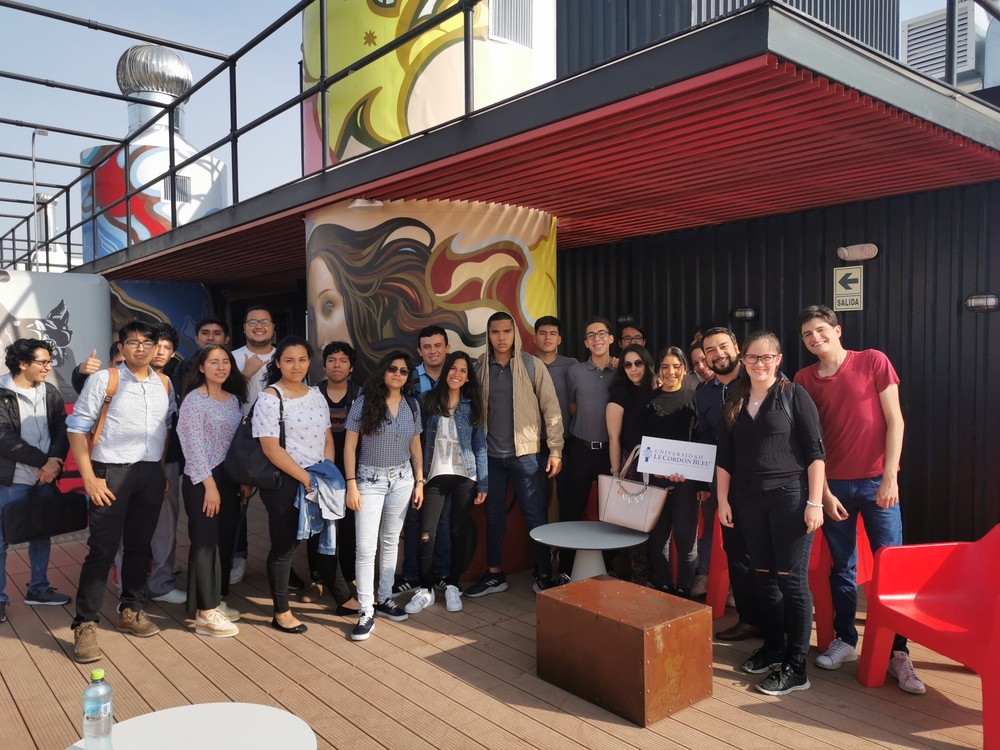Estudiantes realizan visita de estudios a hotel de Miraflores