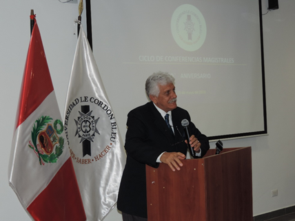 La universidad organizó un ciclo de conferencias magistrales por el noveno aniversario